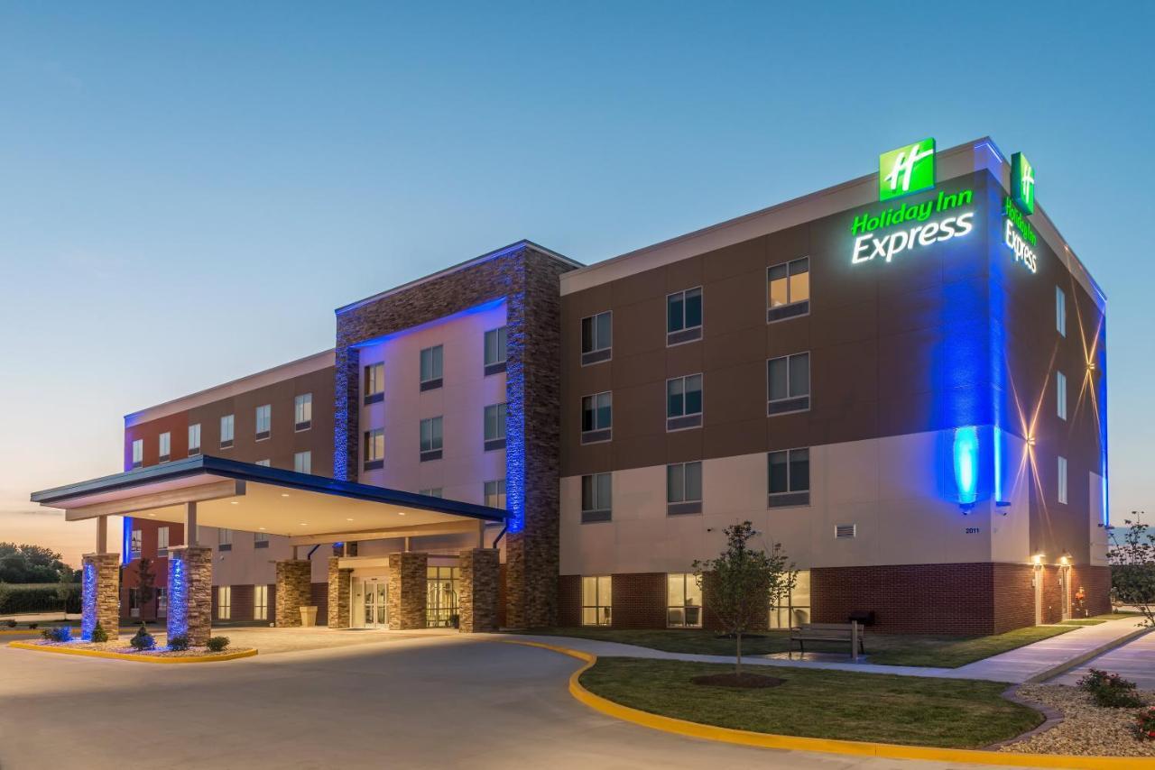 Holiday Inn Express Troy By Ihg Exterior foto